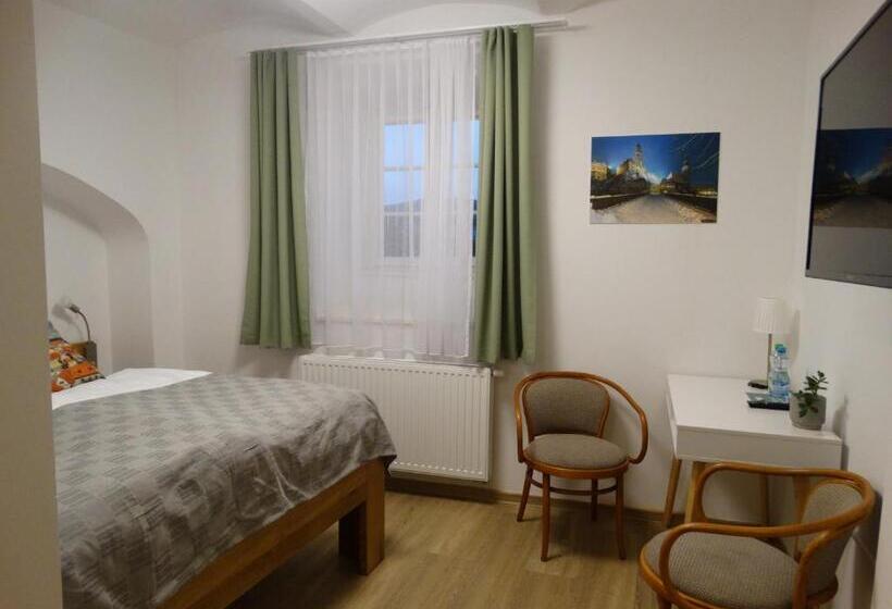 膳宿费 Garni Villa Areka