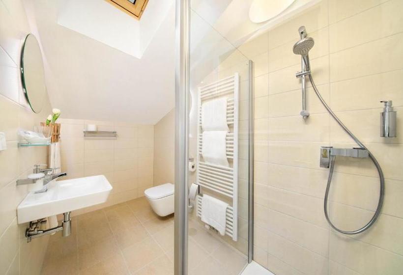 膳宿费 Garni Villa Areka