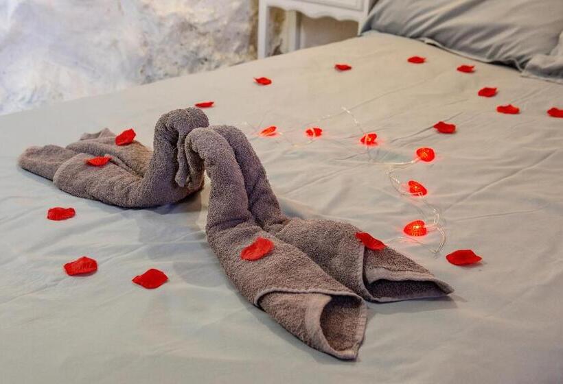 Bed and Breakfast Fortress Jacuzzi Suites