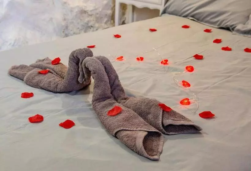 Aamiaismajoitus (B&B) Fortress Jacuzzi Suites