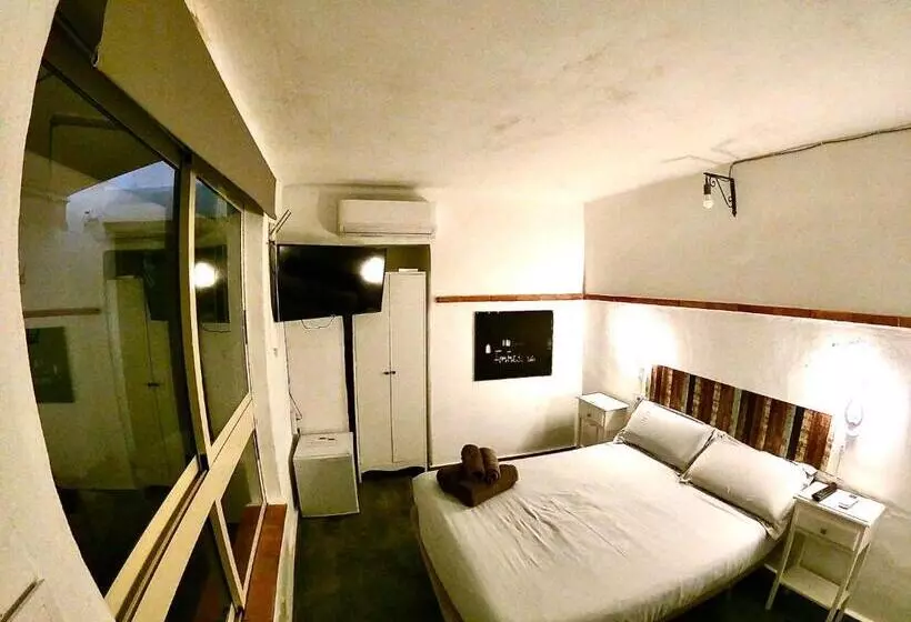 Aamiaismajoitus (B&B) Fortress Jacuzzi Suites