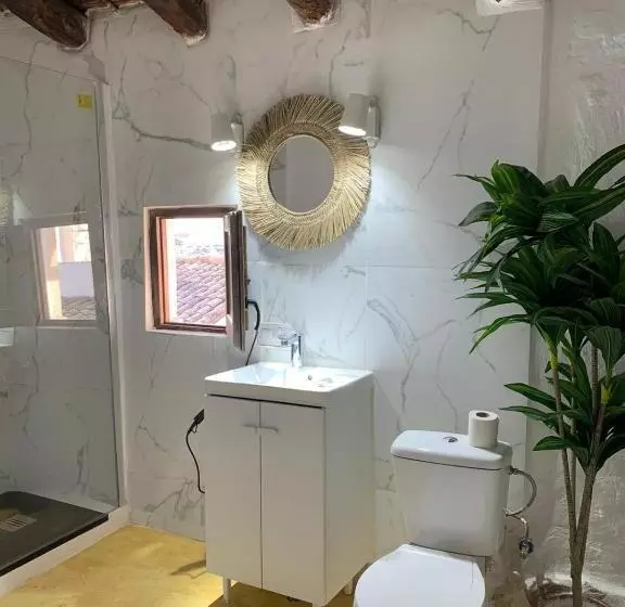 Aamiaismajoitus (B&B) Fortress Jacuzzi Suites