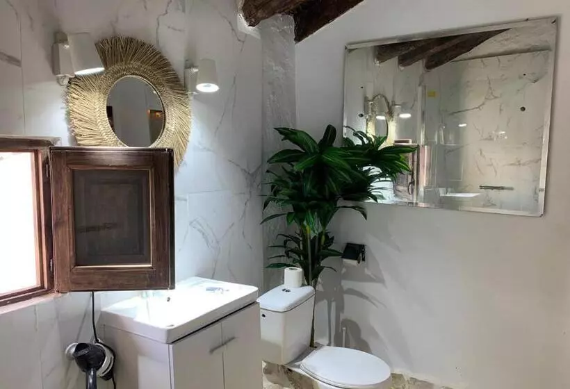 Aamiaismajoitus (B&B) Fortress Jacuzzi Suites