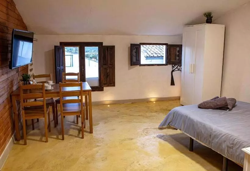 Aamiaismajoitus (B&B) Fortress Jacuzzi Suites