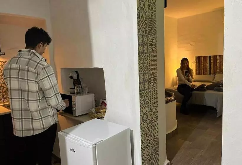 Aamiaismajoitus (B&B) Fortress Jacuzzi Suites