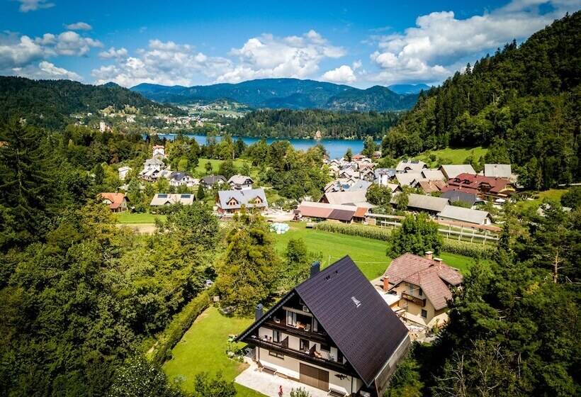 پانسیون Tourist House Capricorn