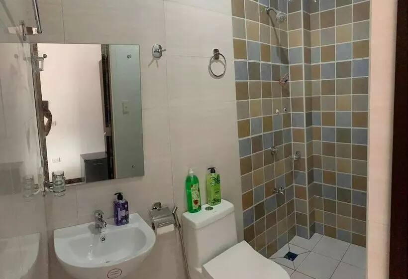 Monati Hostel Panglao