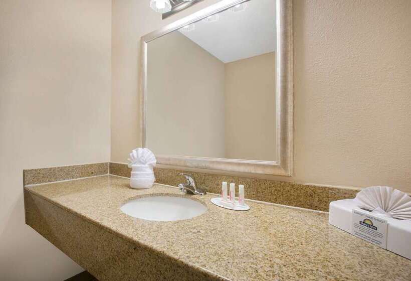 فندق Days Inn By Wyndham Lake Havasu