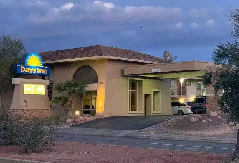 בית מלון כפרי Days Inn By Wyndham Lake Havasu