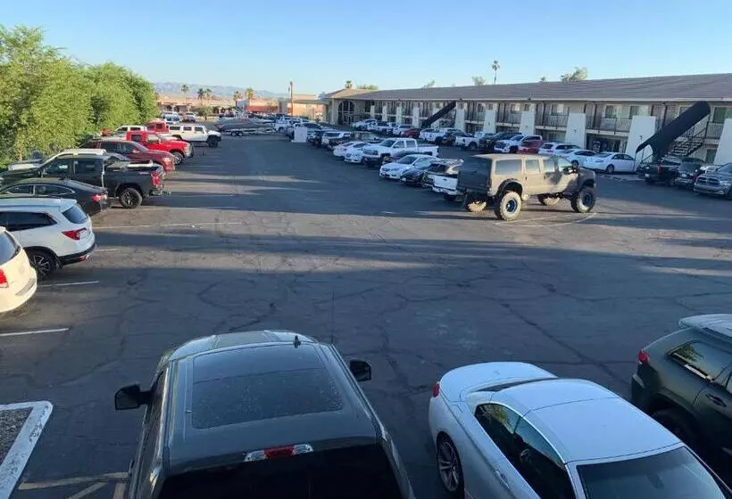 בית מלון כפרי Days Inn By Wyndham Lake Havasu