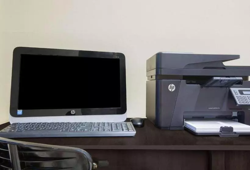 בית מלון כפרי Days Inn By Wyndham Lake Havasu