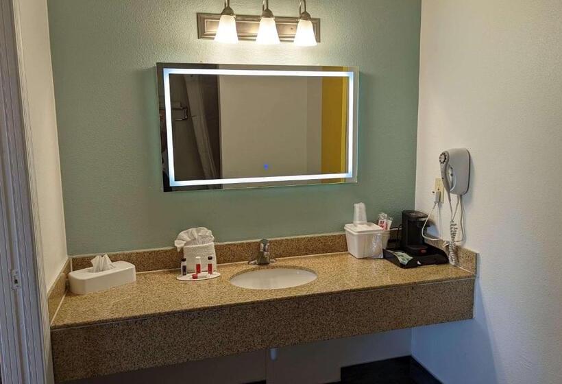 فندق Days Inn By Wyndham Lake Havasu