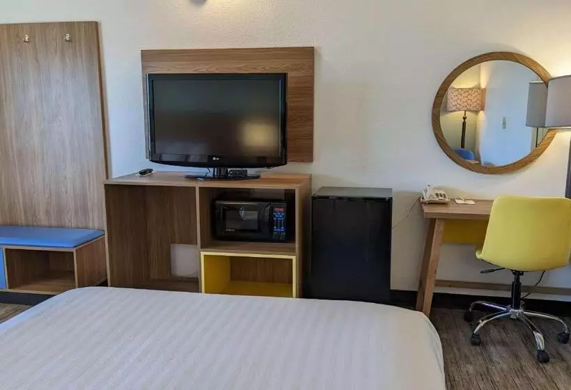 בית מלון כפרי Days Inn By Wyndham Lake Havasu