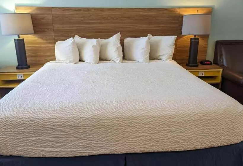 בית מלון כפרי Days Inn By Wyndham Lake Havasu