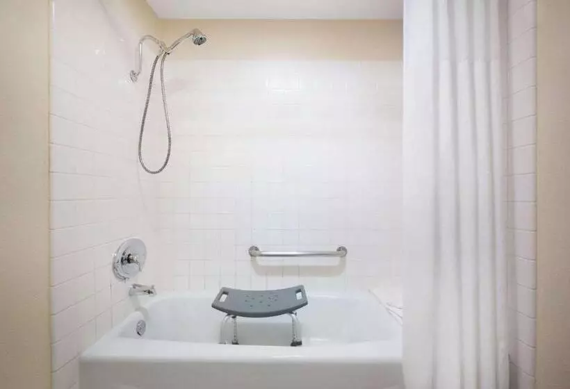 בית מלון כפרי Days Inn By Wyndham Lake Havasu