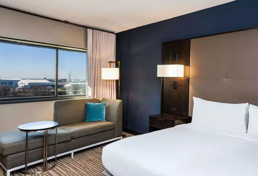 Doubletree By Hilton Hotel Newark Airport