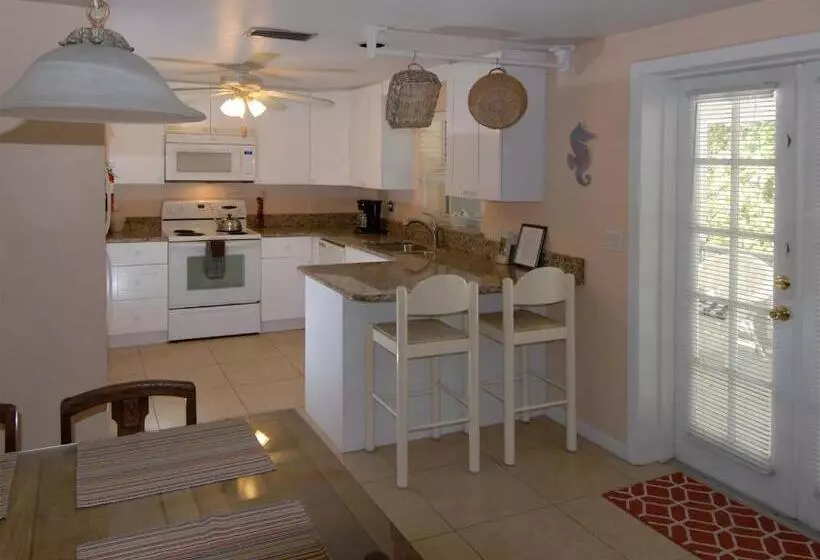 هتل Seahorse Cottages   Adults Only