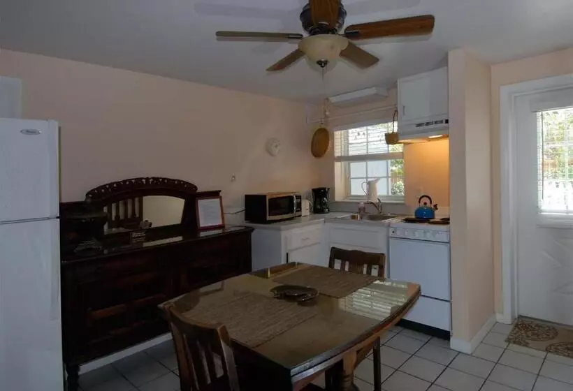 هتل Seahorse Cottages   Adults Only