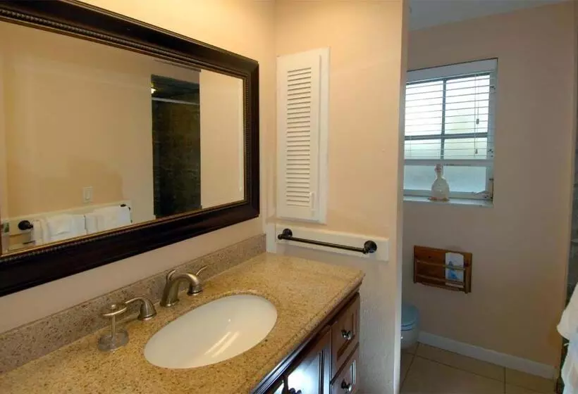 هتل Seahorse Cottages   Adults Only