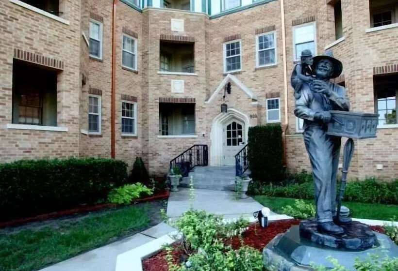 Отель Senate Luxury Suites