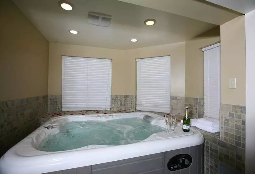 Отель Senate Luxury Suites