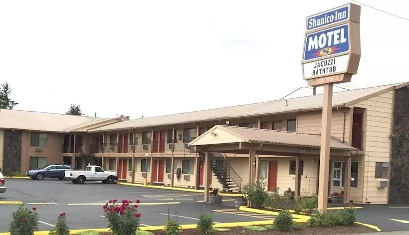 בית מלון כפרי Shanico Inn