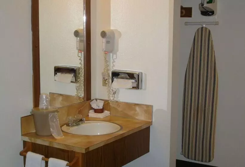 فندق Shanico Inn