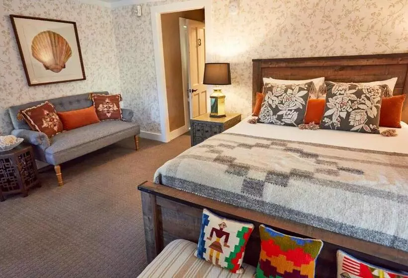 هتل Shelter Harbor Inn