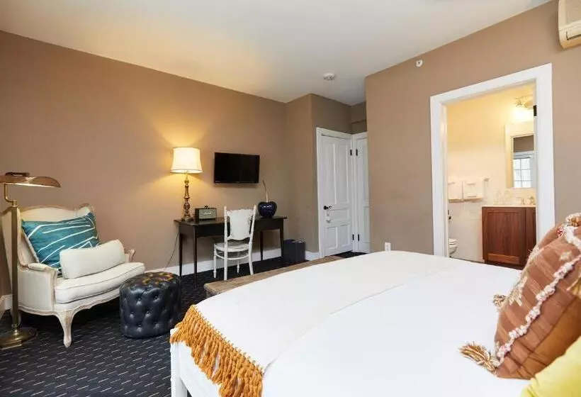 هتل Shelter Harbor Inn