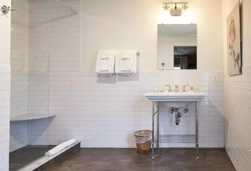 هتل Shelter Harbor Inn