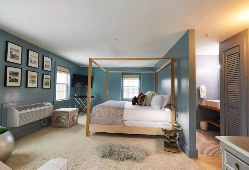 هتل Shelter Harbor Inn