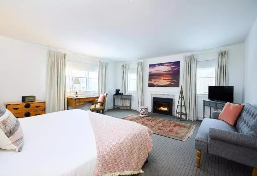 هتل Shelter Harbor Inn