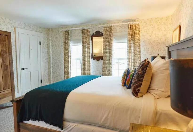 هتل Shelter Harbor Inn