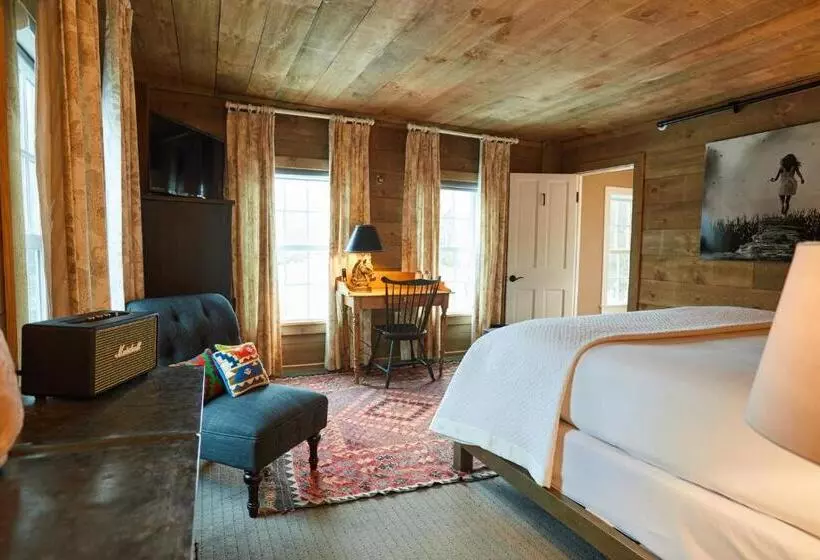 هتل Shelter Harbor Inn