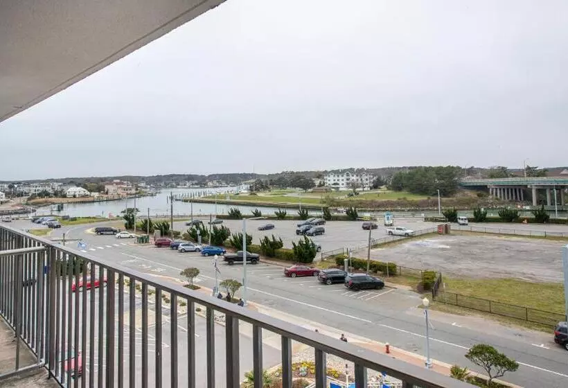 هتل The Schooner Inn