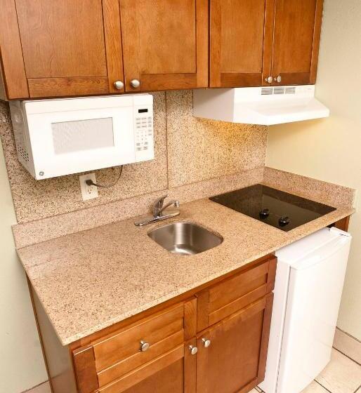 酒店 The Schooner Inn