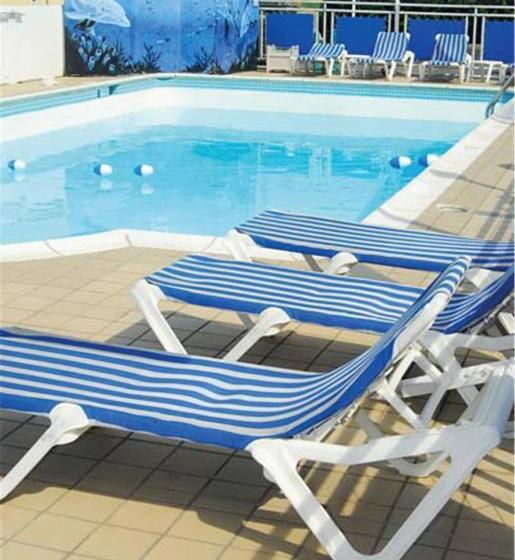 酒店 The Schooner Inn