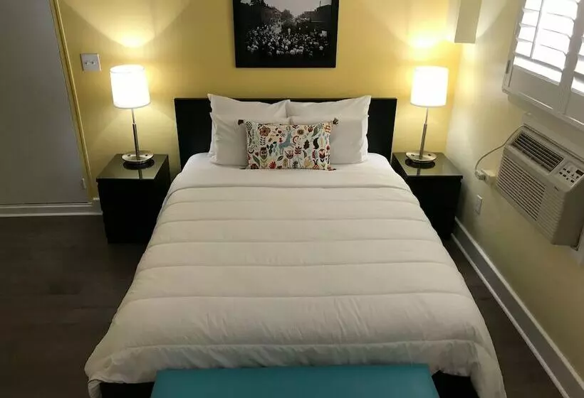 호텔 The Sherman Inn