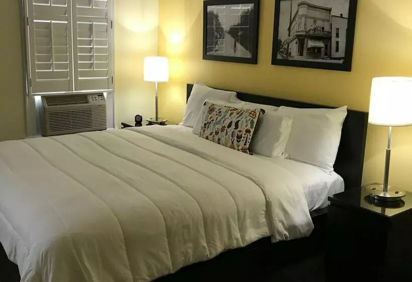 호텔 The Sherman Inn