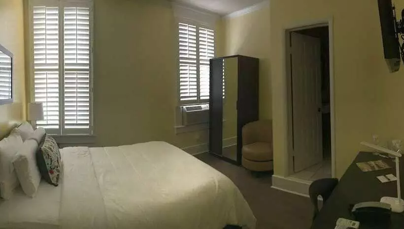 호텔 The Sherman Inn