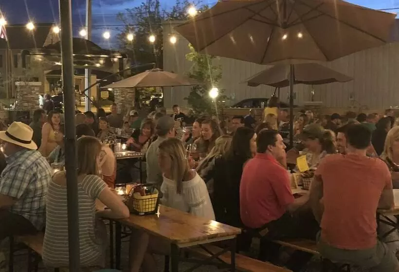 호텔 The Sherman Inn