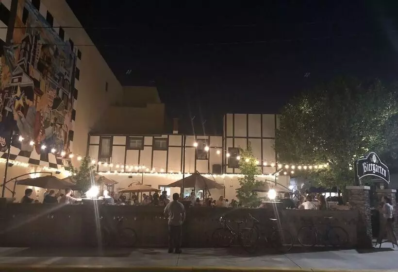 호텔 The Sherman Inn