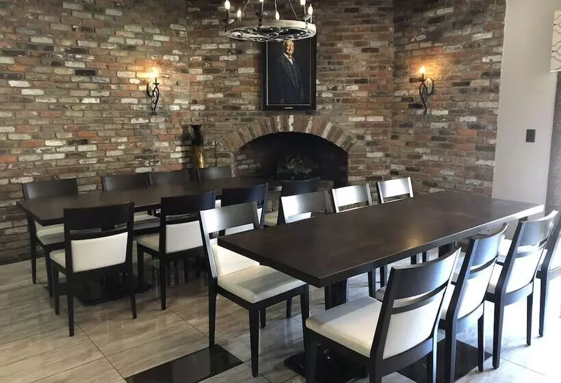 호텔 The Sherman Inn