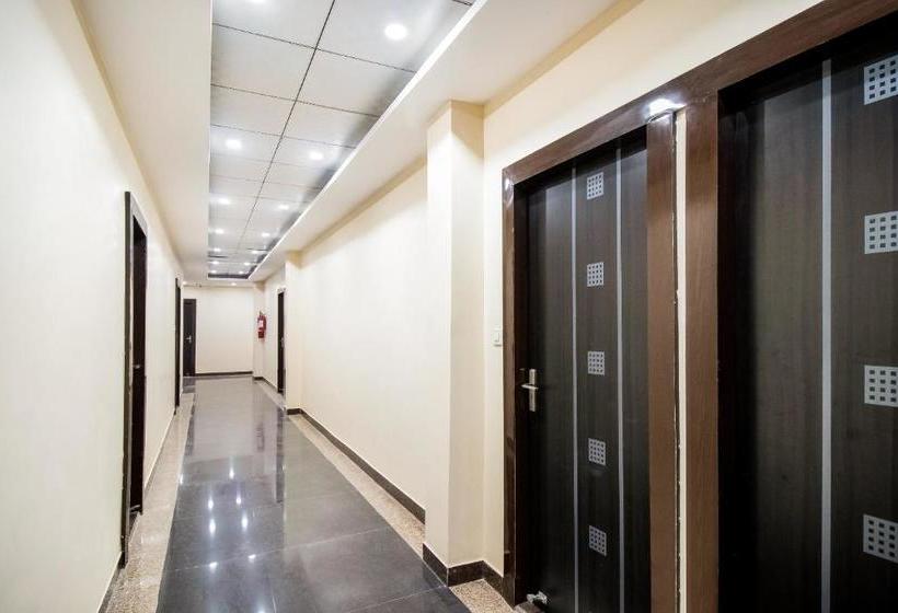 호텔 Capital O 67322 Aastha Krishna Niketan