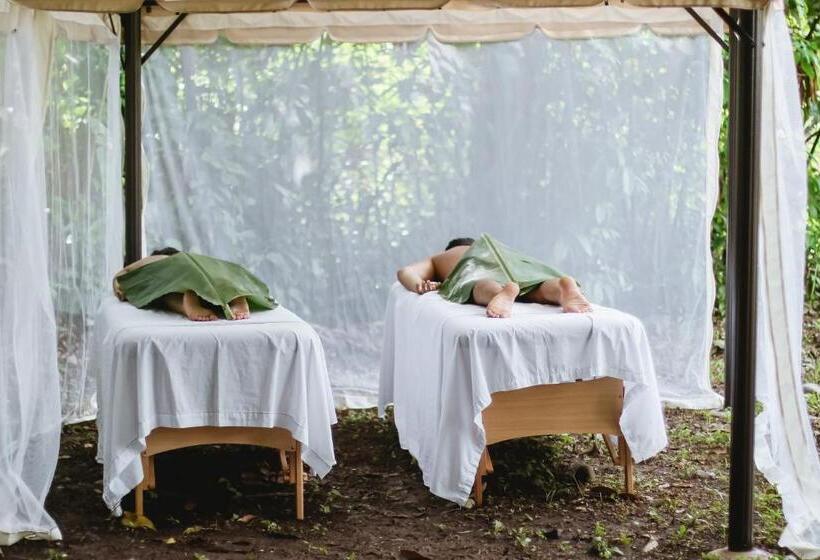 هتل Igloo Beach Lodge