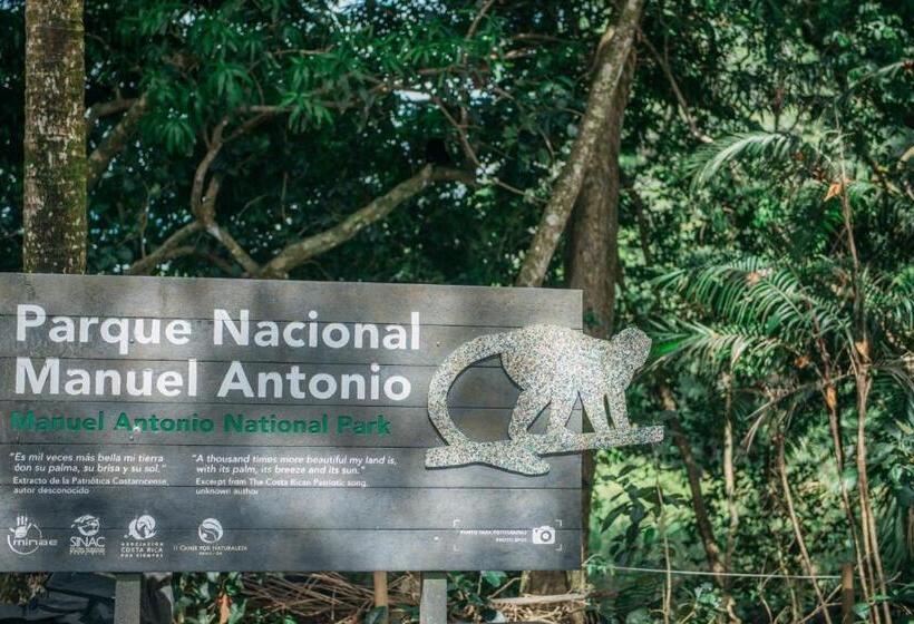 هتل Igloo Beach Lodge