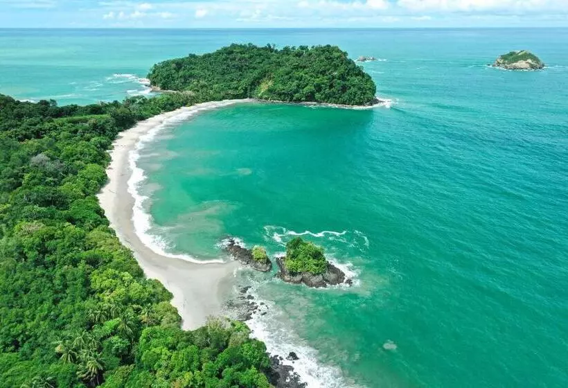 Hotelli Igloo Beach Lodge