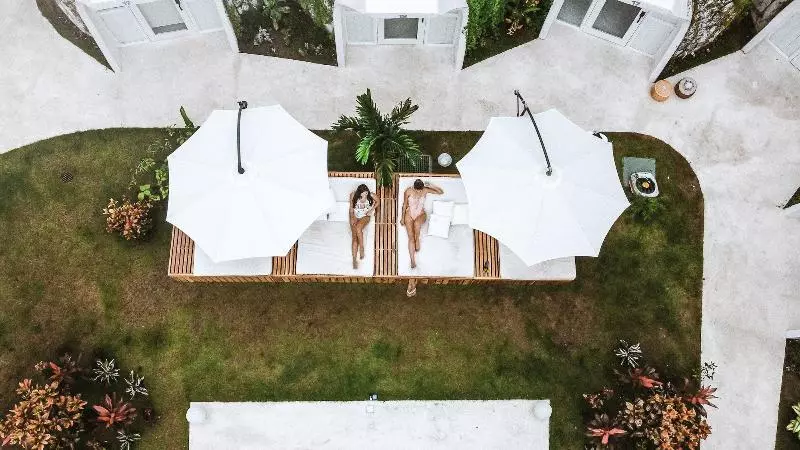 Hotelli Igloo Beach Lodge