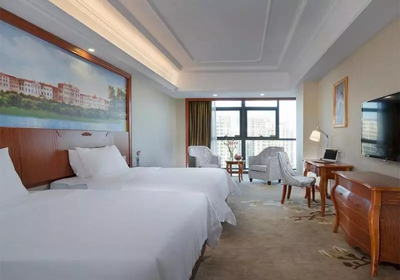 Hotelli Vienna International