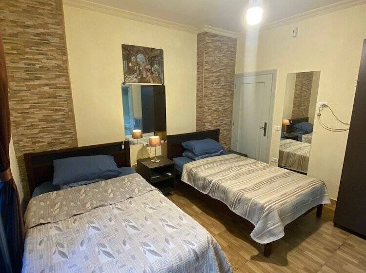 پانسیون Garden Master Bedrooms Residence